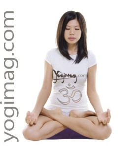 Méditation sur coussin de voyage oreiller yogimag