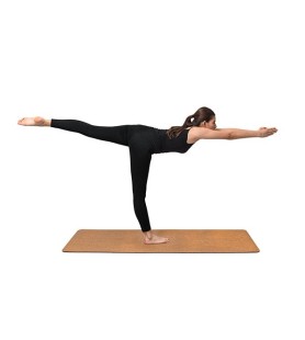 Posture sur tapis de yoga en liège